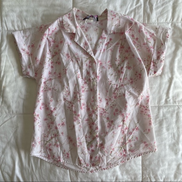 Floral Collared Top - Picture 2 of 4